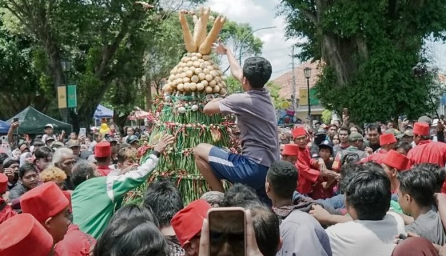 Gunungan Maulid. [Instagram]